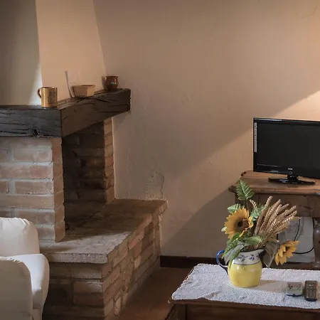 Borgo Bianchini بيت للعطل تودي