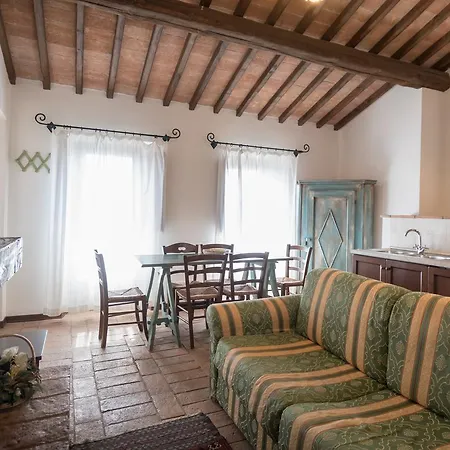 Borgo Bianchini بيت للعطل تودي